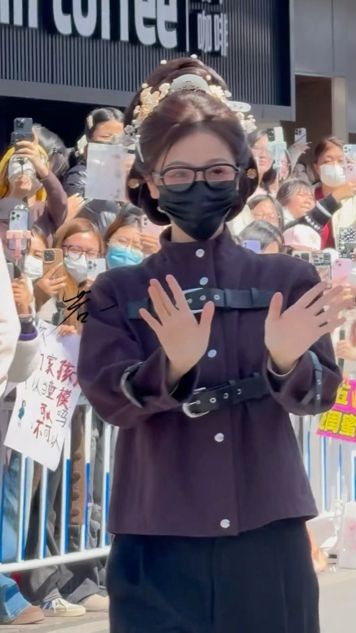 好萌的打招呼～ 