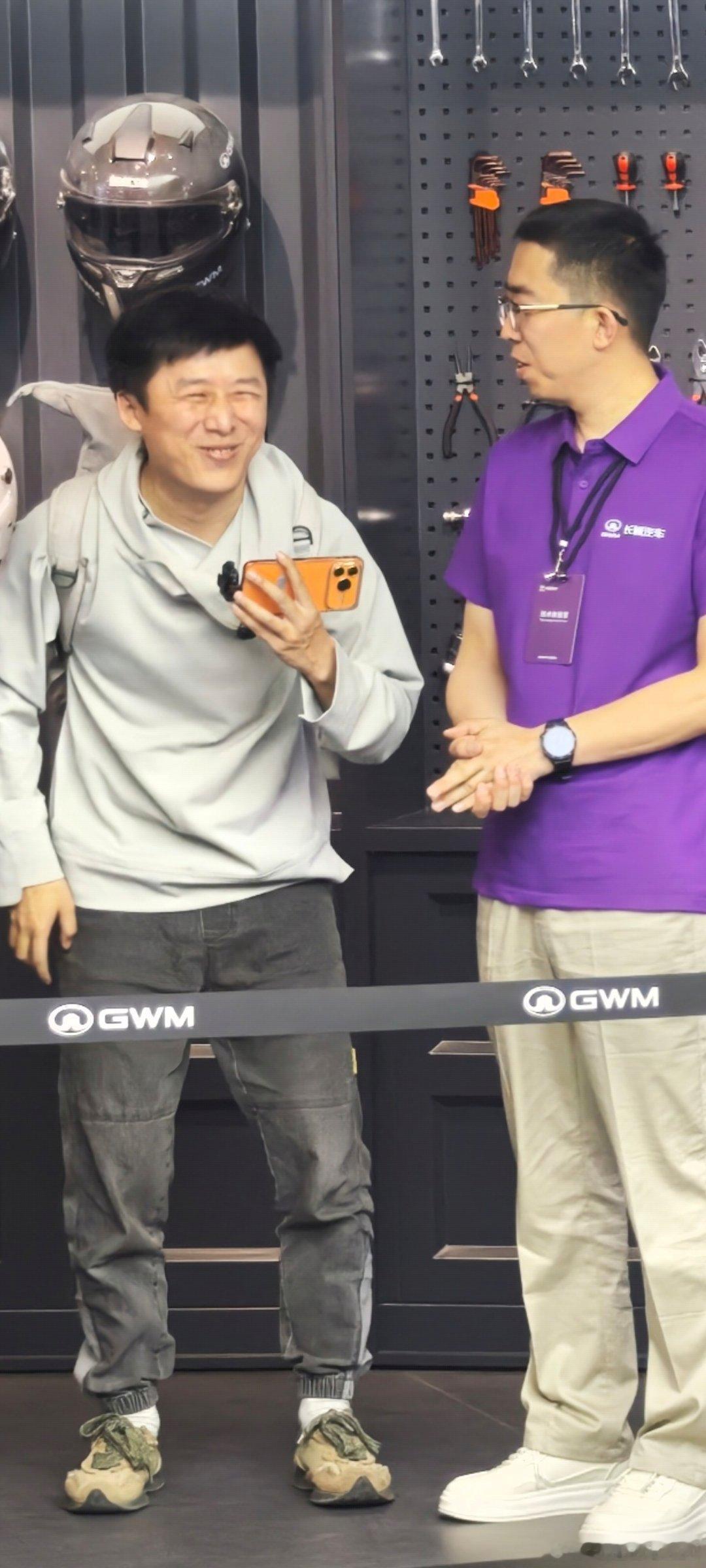 自主老哥看到长城超级性能V8，中置架构笑容完全控制不住了看来换道超车没什么爽感，