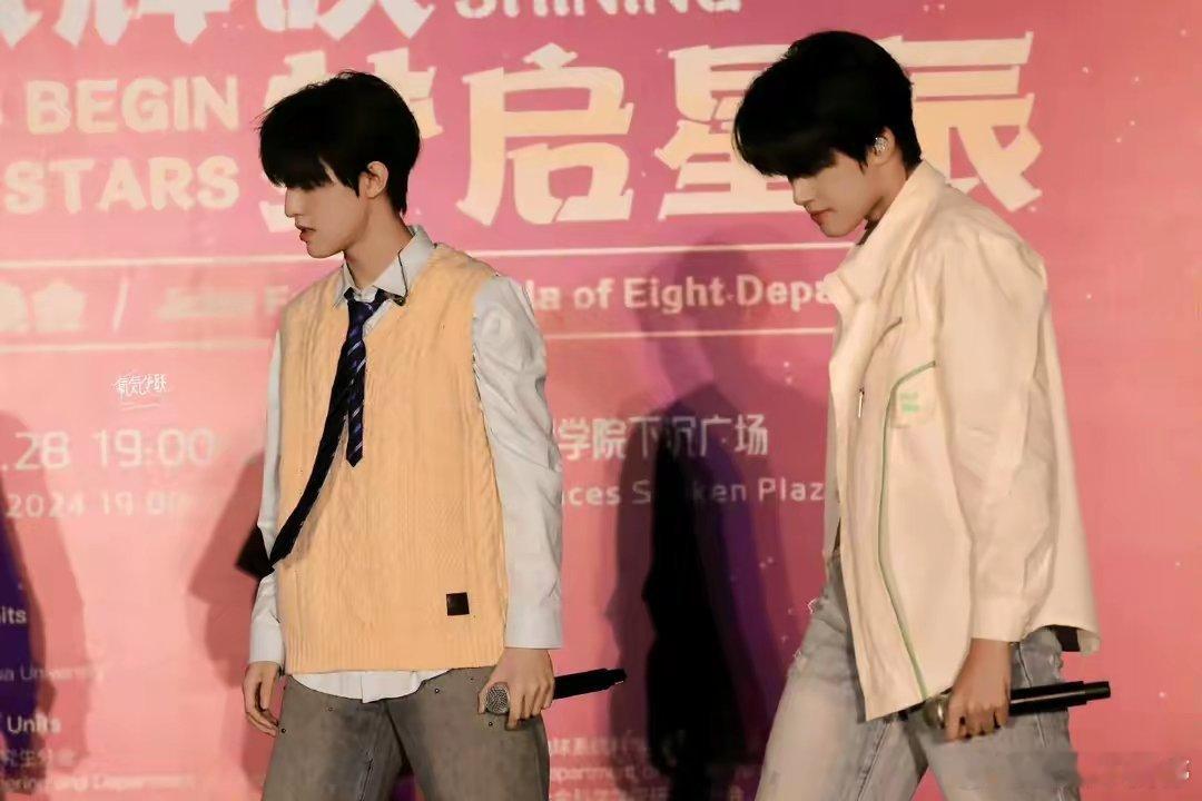 #登陆少年 清华#这次登陆少年团可不是来拍照打卡的哦，他们是作为表演嘉宾来参加新
