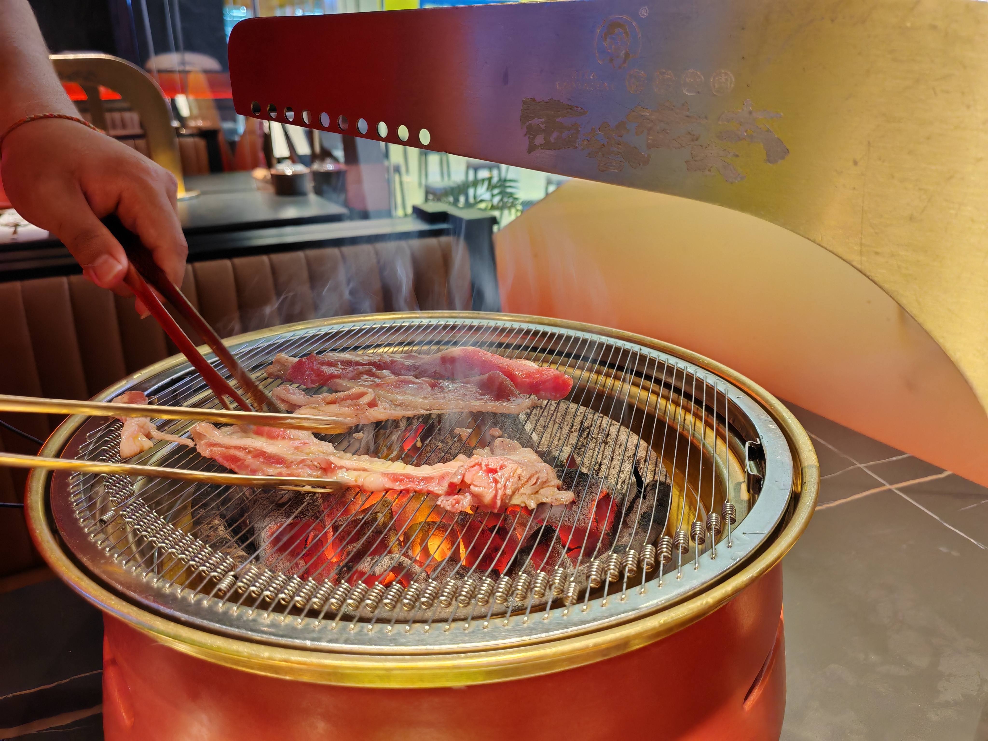 烤肉晚上吃什么 青岛·西塔老太太泥炉烤肉(麦凯乐香港中路店)