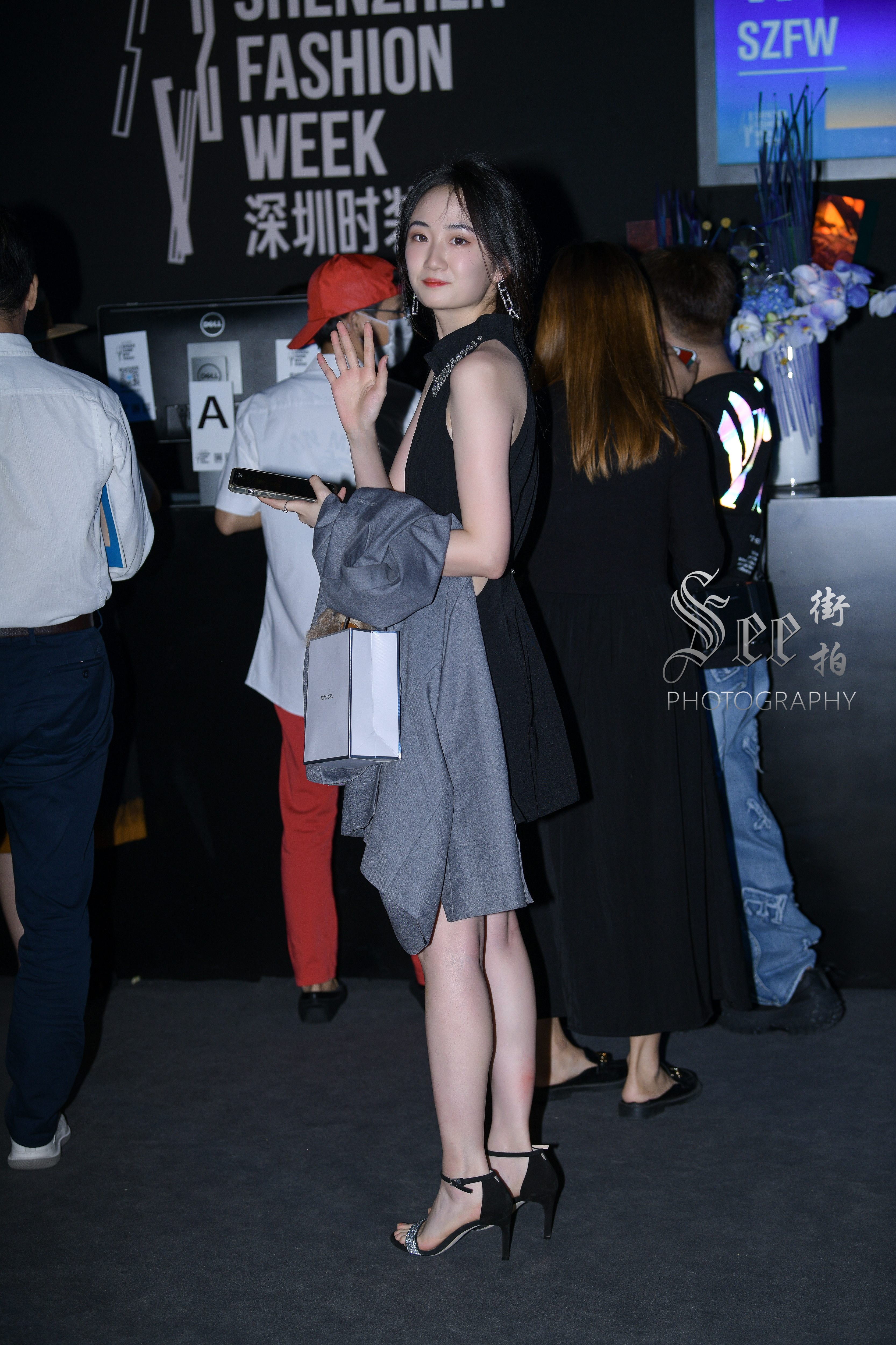 设计感黑裙，显白精致~~ ​​​