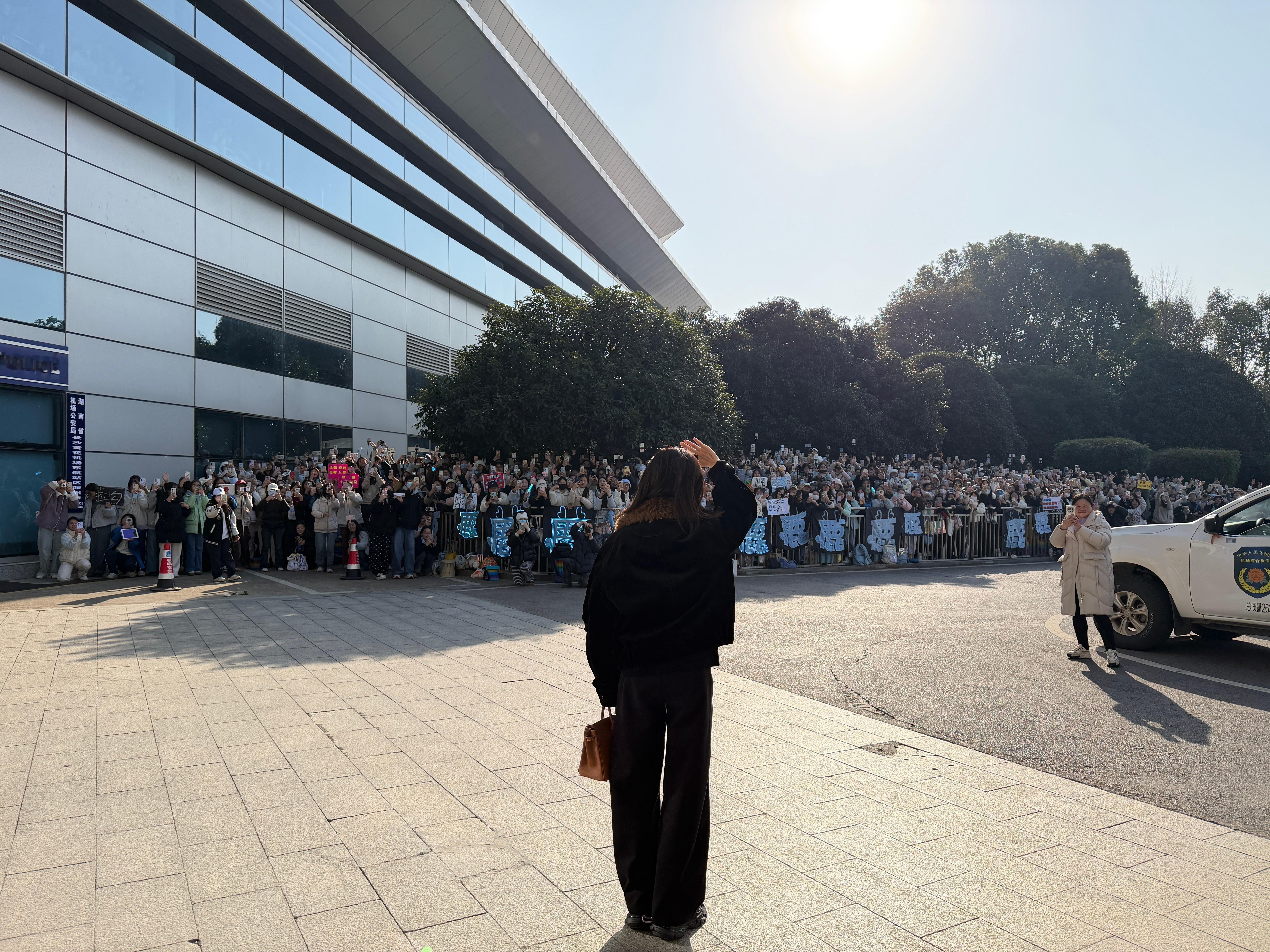 漂亮的女孩⊂(˃̶͈̀ε ˂̶͈́ ⊂ )白鹿 .白鹿发了16张照片.白鹿属实是
