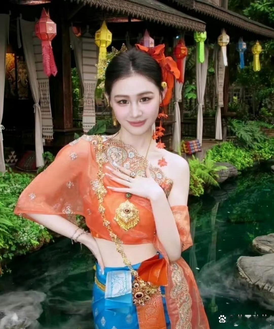 你能认出来这是金靖吗？果然瘦了之后五官都清晰了，眼睛都大了 
