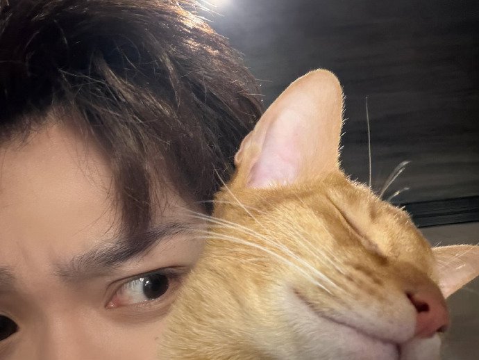 梓渝大鱼小十一自拍请接收小猫的自拍🤳 梓渝和大鱼小十一合照+1✌️ 期待梓梓的