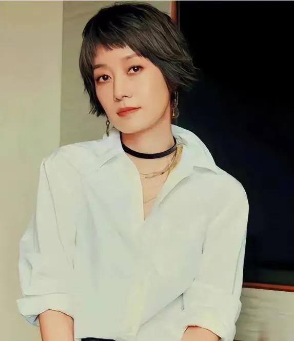 离婚6年后，49岁的马伊琍在专访中再谈婚姻，一番话尽显通透与格局，也让前夫文章再