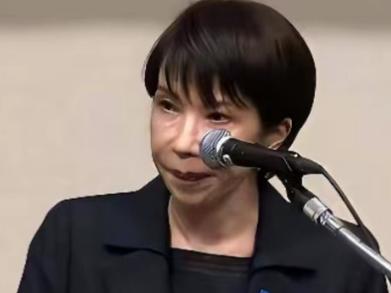 高市早苗没想到，自己有意降级中日关系，演得挺卖力，结果中方却不为所动。 
 
高