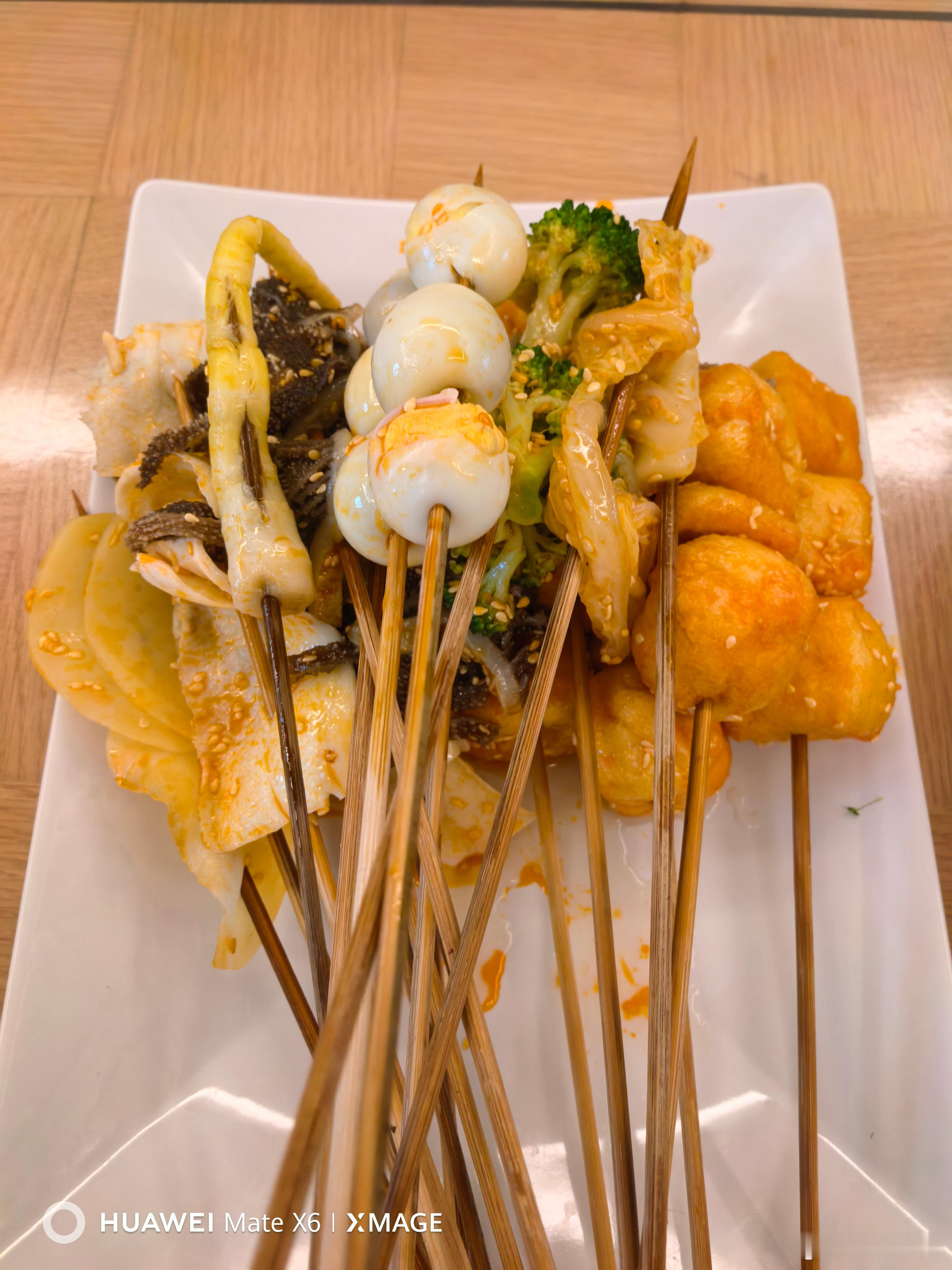 家里就能吃上钵钵鸡，这待遇绝对没谁了。小啤酒必须跟上[666][666]每日一餐