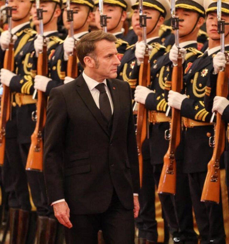 法国媒体：马克龙访华旨在说服北京加大对法国的投资，并分享其先进技术，以帮助法国工