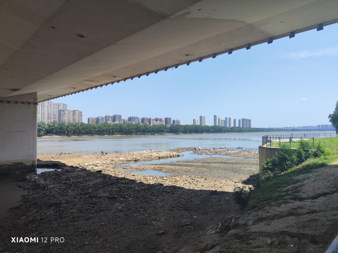 洪水退去，浑河，还是那个浑河，依然还在流淌着，富民桥依然还在伫立着。