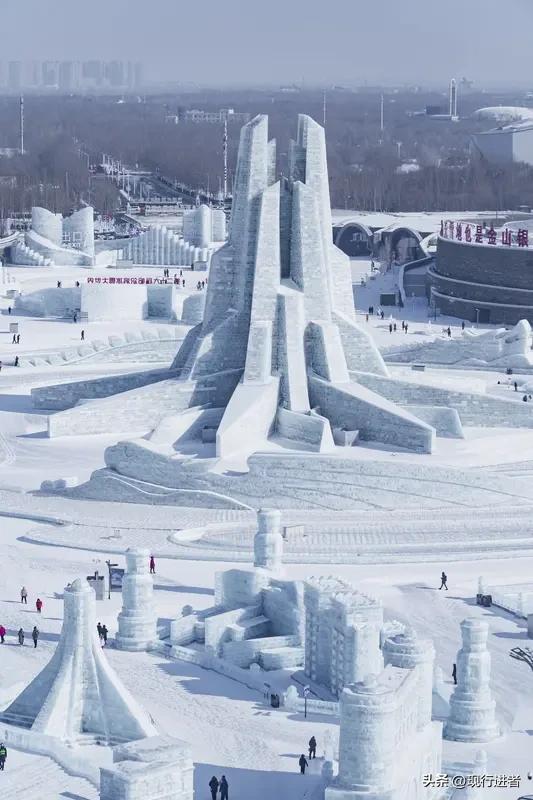 北方冰雪假的推出，不仅丰富了假期形式，更点燃了冬季经济的燎原之火！从新疆阿勒泰到