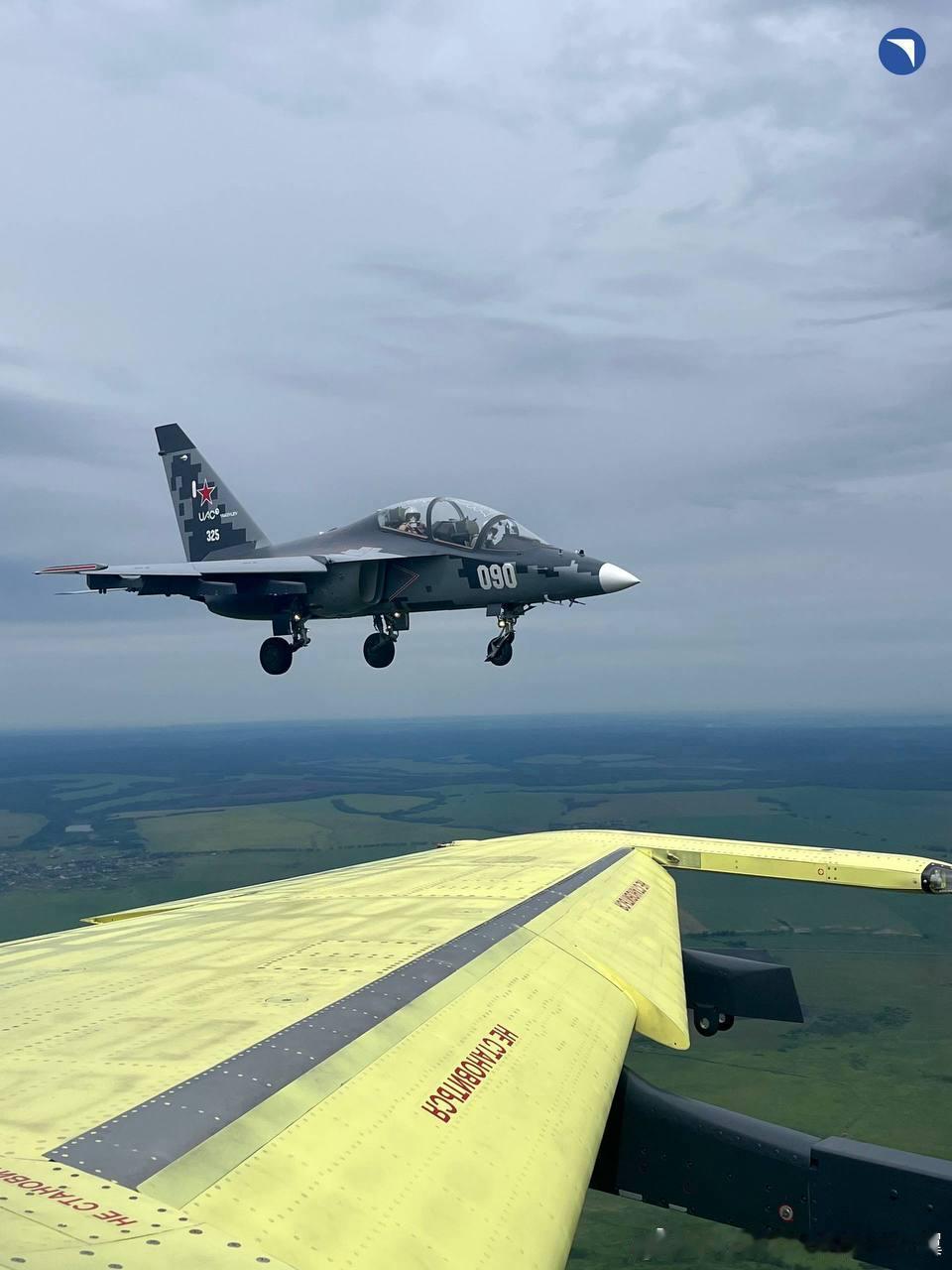 烽火问鼎计划 试飞中的雅克-130M战斗教练机。雅克-130 L-15 M-34