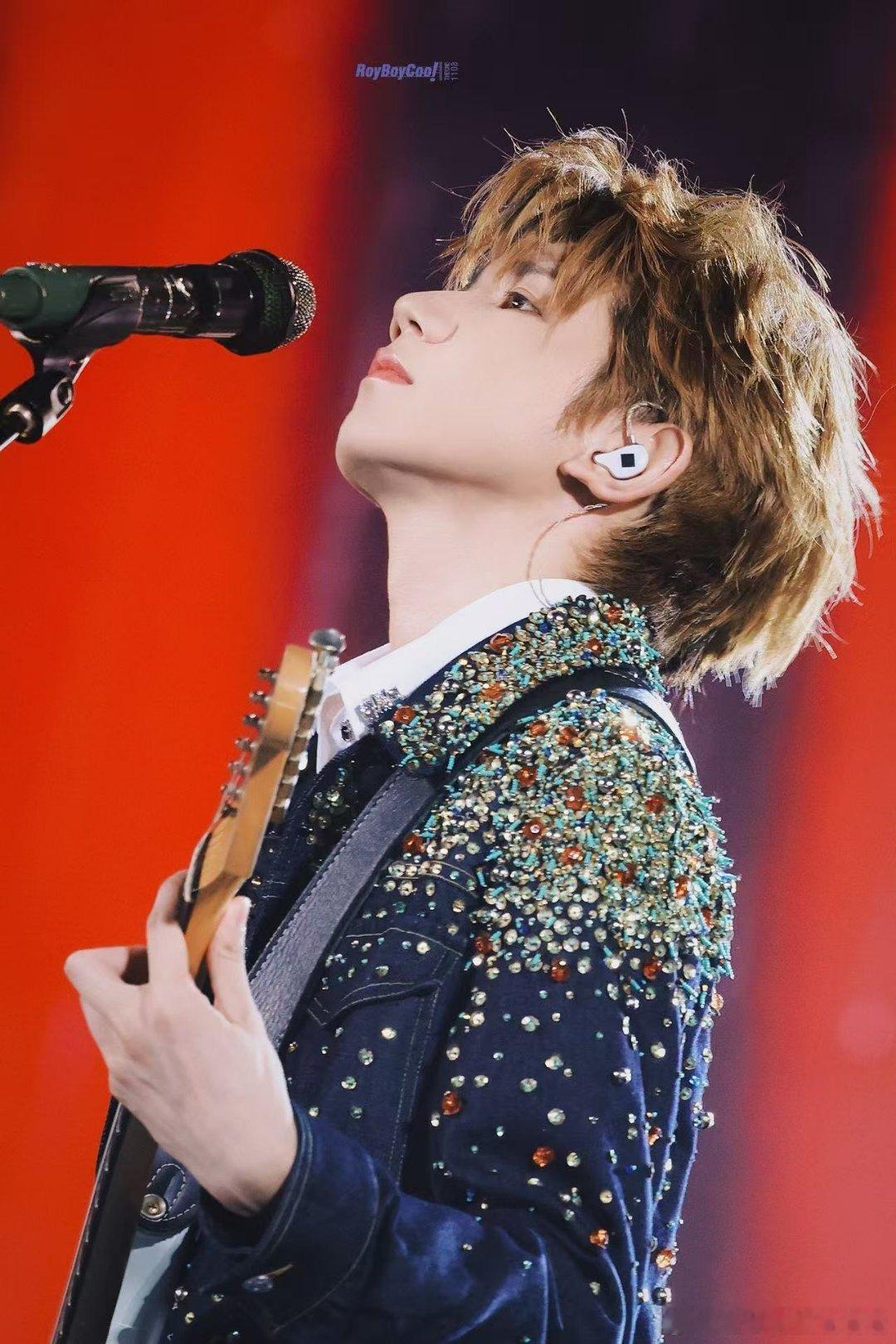 王源唱应援曲时的心路转变 小汤圆永远都会跟源哥双向奔赴！永远永远，永永远远 