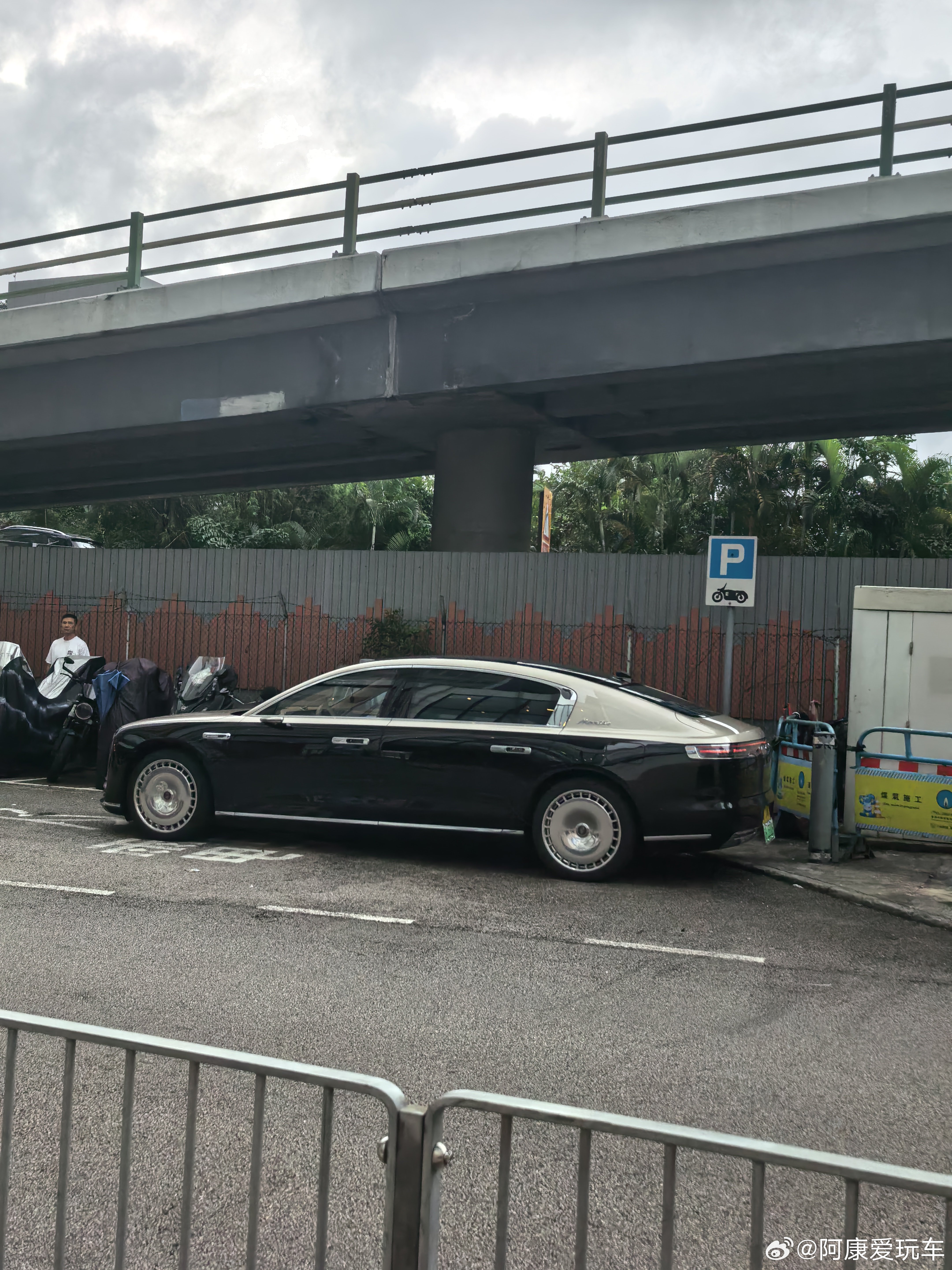 尊界S800典藏大观 在香港汽车也一点不输 