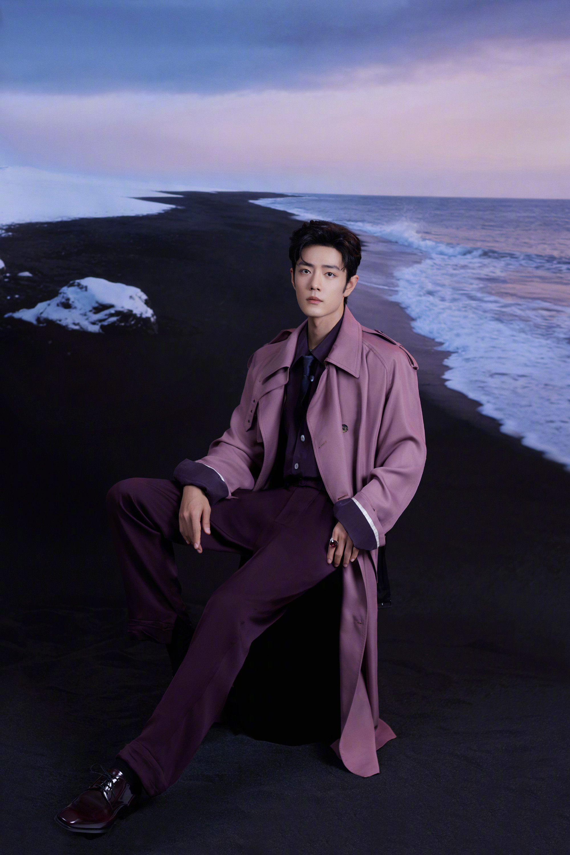 肖战跨年夜造型身穿Saint Laurent 2026春夏系列搭配宝诗龙高级珠宝