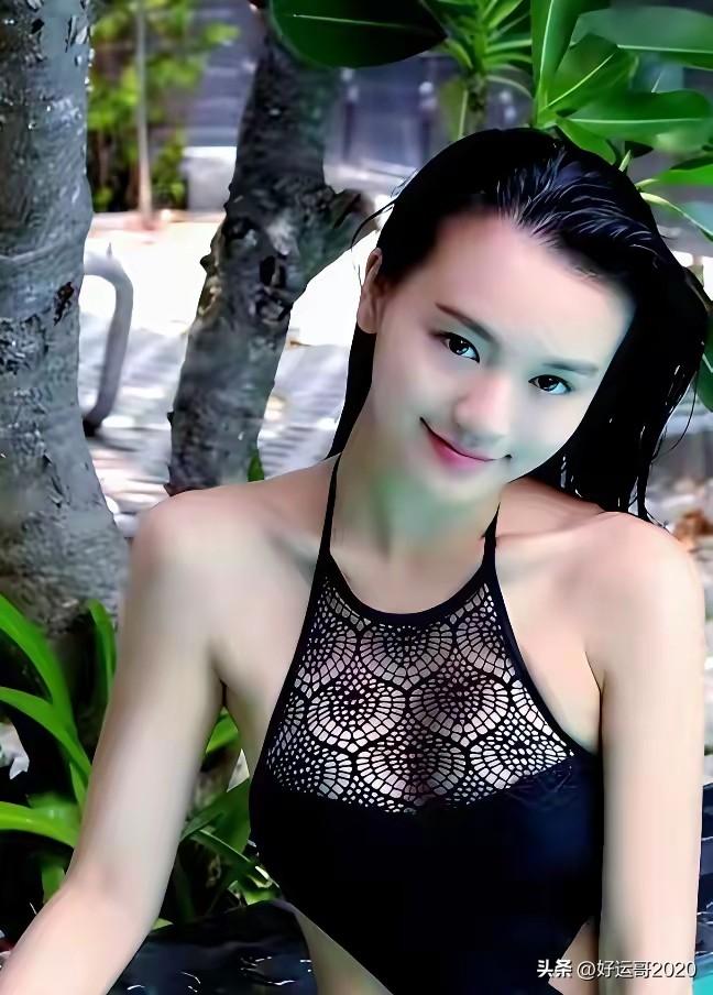 刘恺威的小女友黎纪君比刘恺威小20岁，看起来肤白貌美，特别的娇嫩，有人说她比杨幂