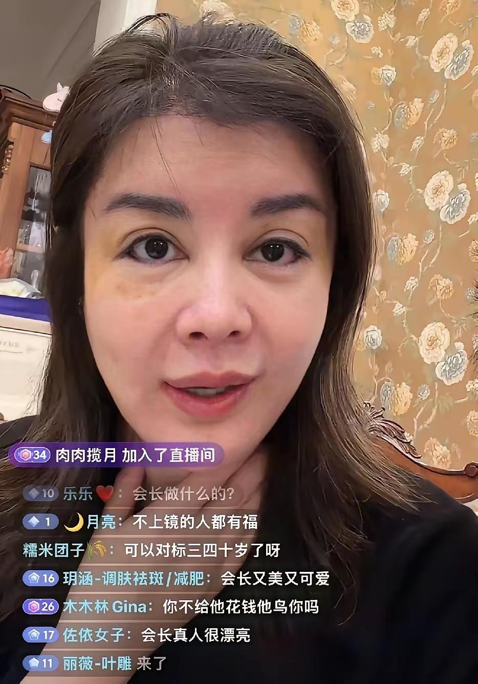 于文红在变美的路上走火入魔了，大家看看她漂亮吗？
她这千刀万剐都丑得不要不要的，