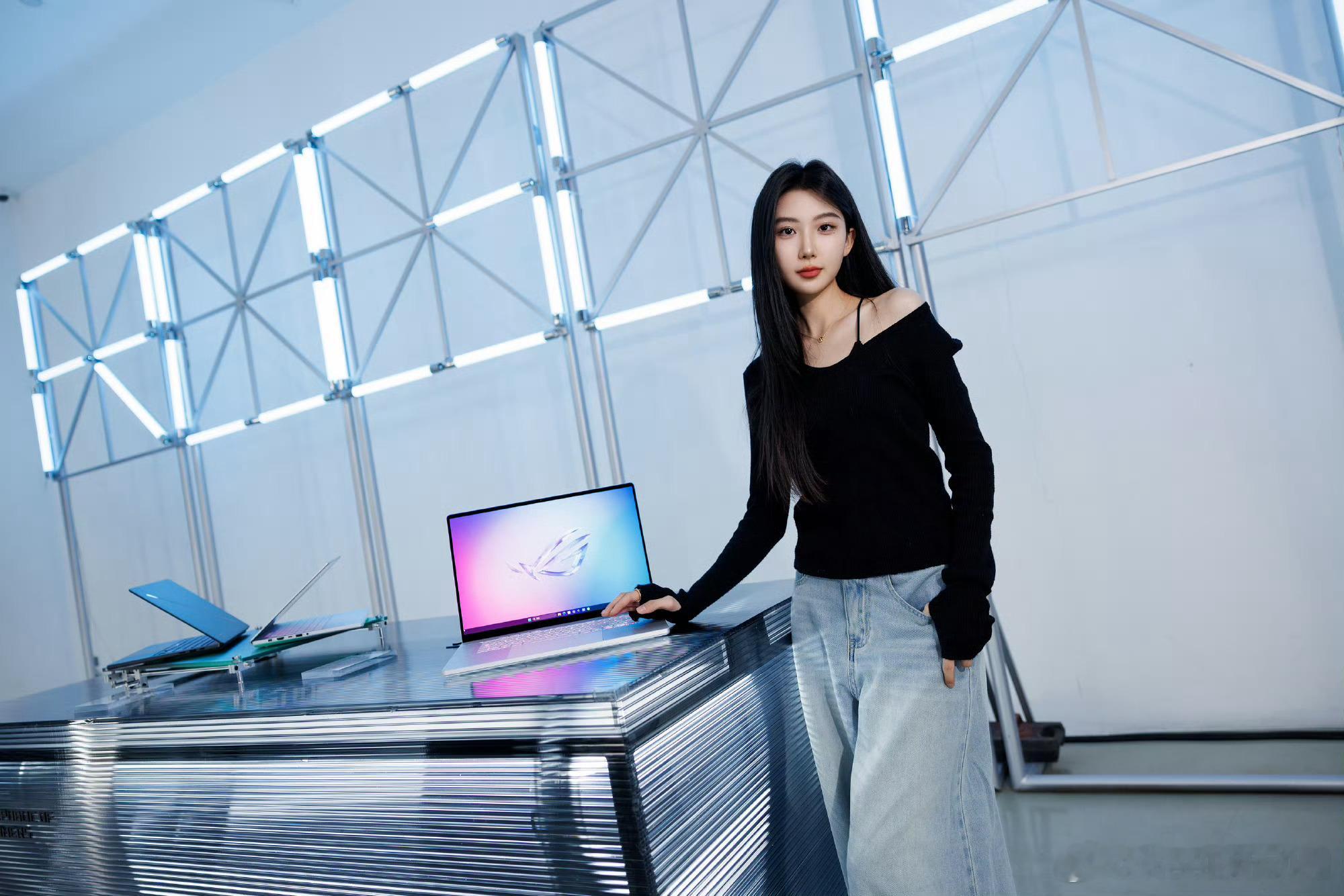 ROG2025 ROG幻16Air 2025，2.5K星云屏精准捕捉每一抹光影，