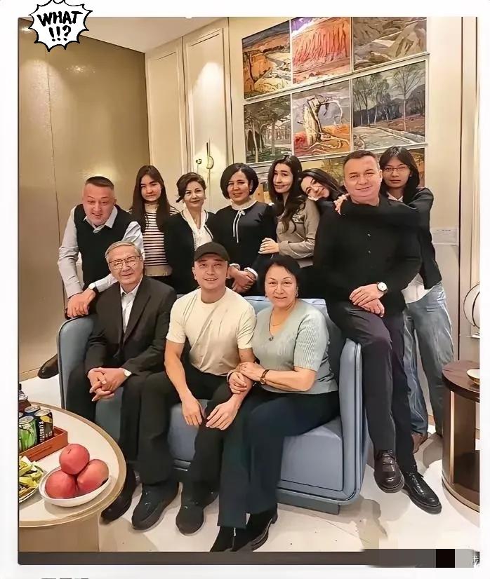 这世界上最让人意外的，就是尼格买提的父母！
 
两人都是二婚带娃重组家庭，却在磨