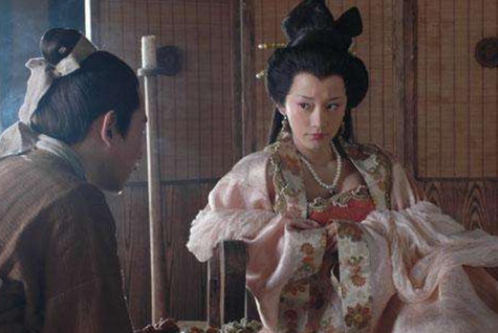 一天，李世民笑眯眯问妹夫薛万彻：“听说你与公主结婚数月还未同房？”薛万彻说：“公
