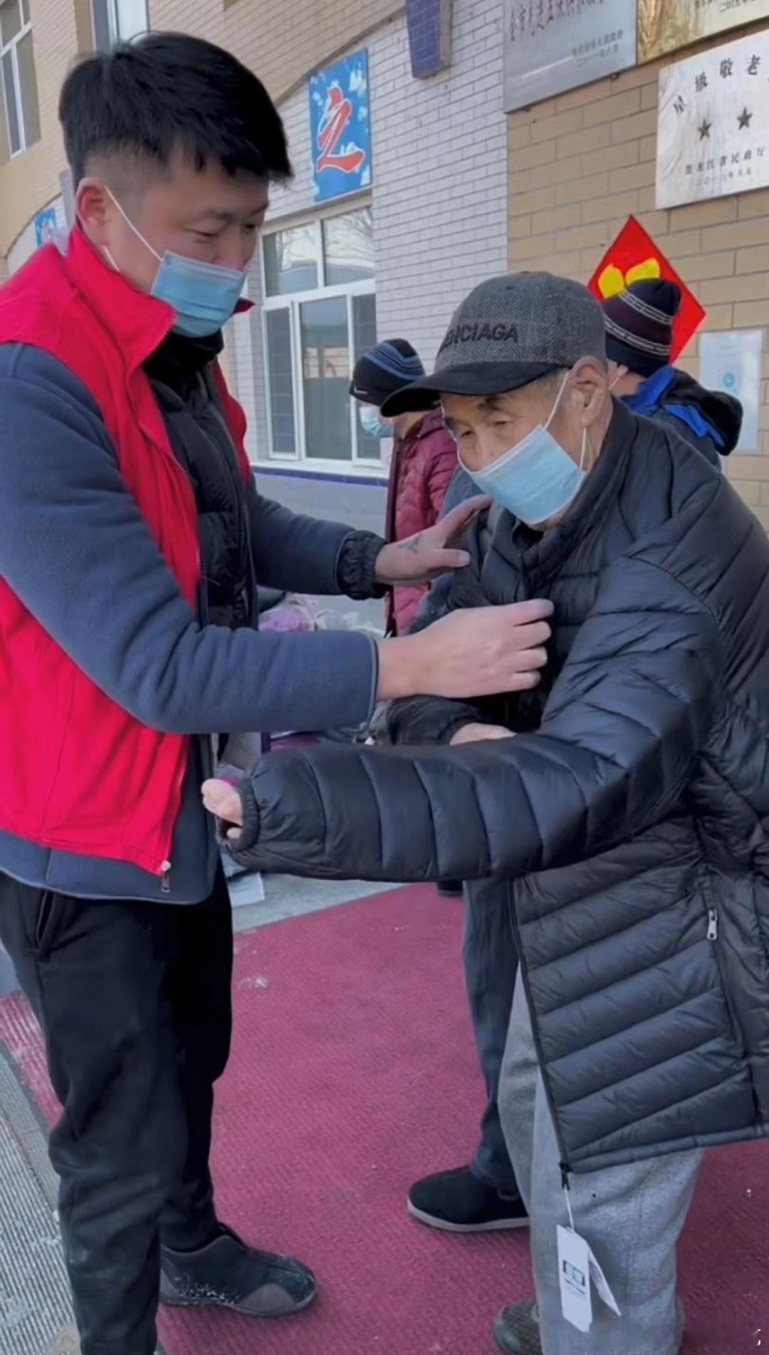 #主播高冷助残扶贫心系家乡#  的的确确也是能够看到情感主播高冷对于家乡的一份帮