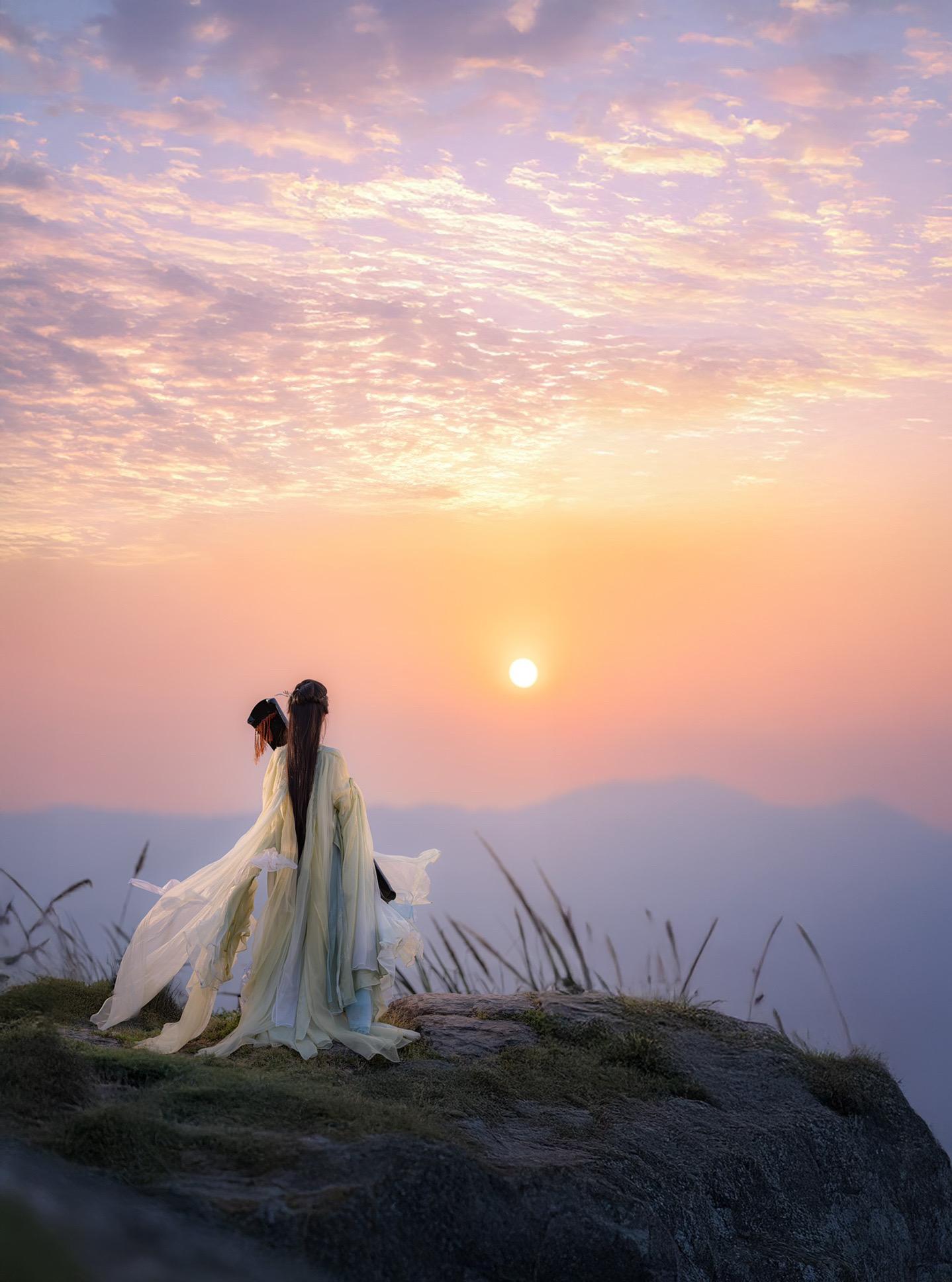 一张夕阳的背影