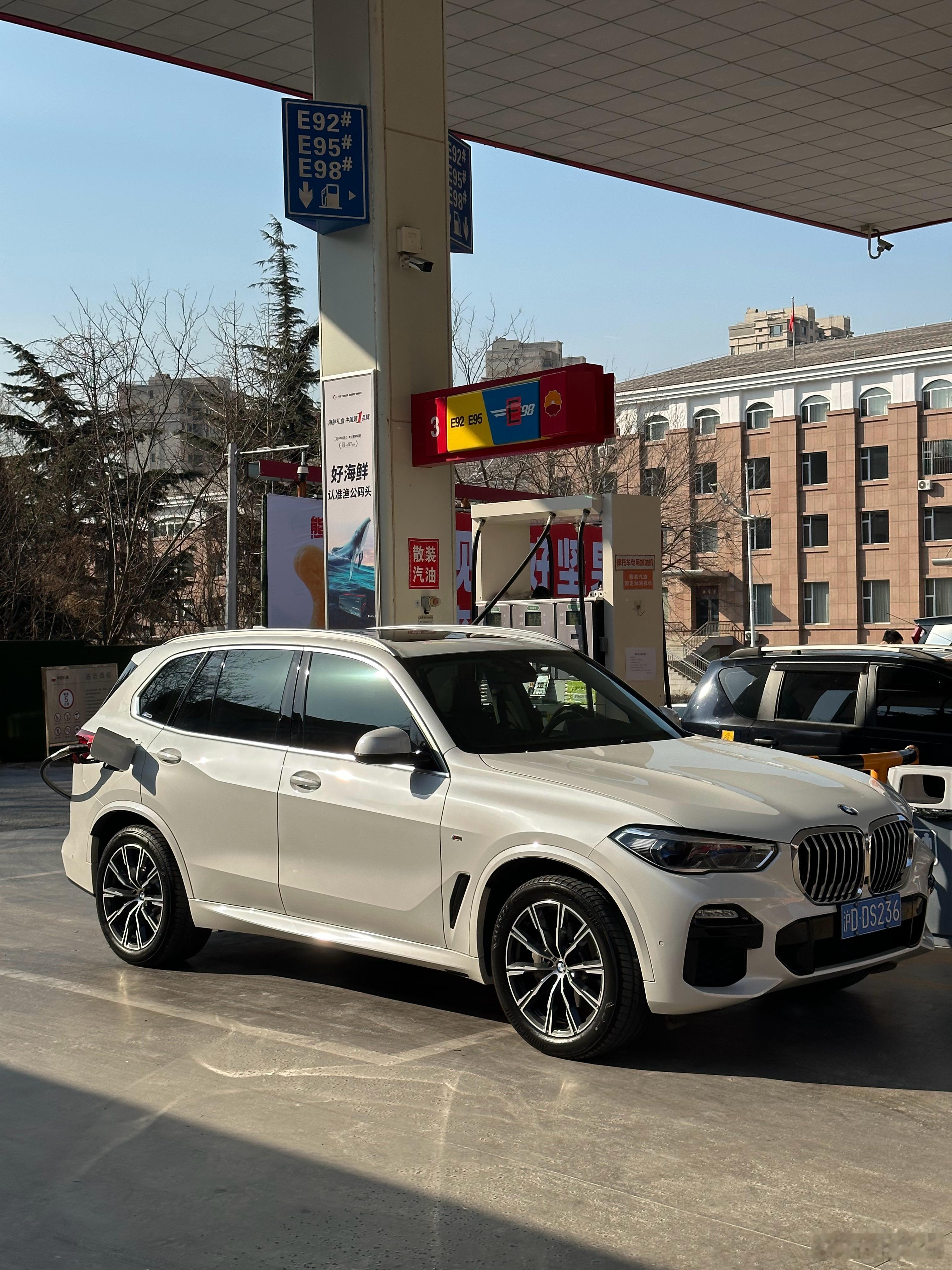 白色中大型SUV 这一代宝马X5（标轴）真的漂亮