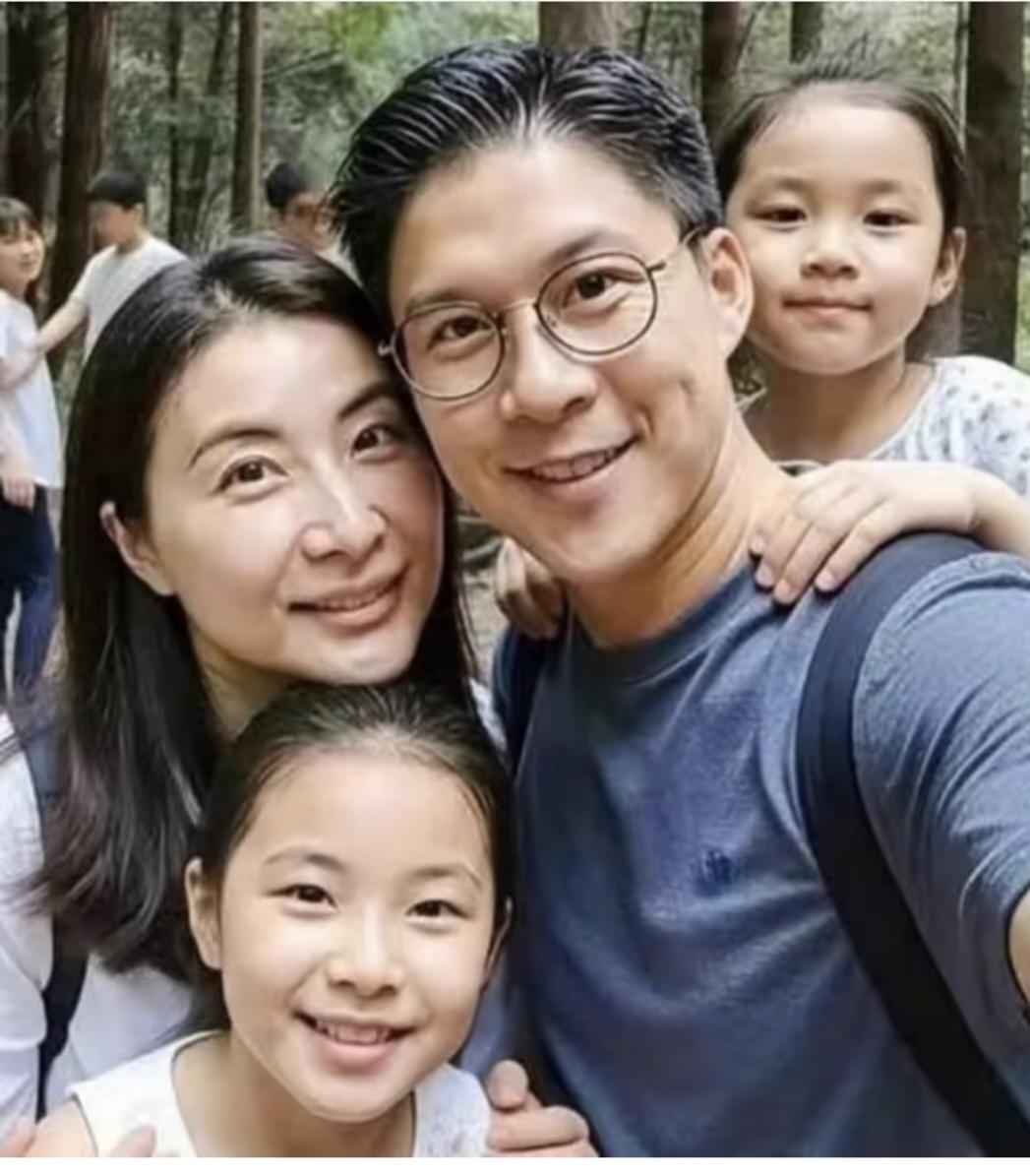 郭晶晶一家颜值好高啊！尤其两个女儿妥妥的小美女呢，遗传了父母甚至祖辈的优秀基因。