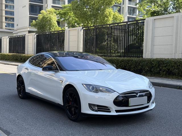 我对比10台Model S，这台7.98万最值得冲
不吹不黑，不盲目种草，作为一