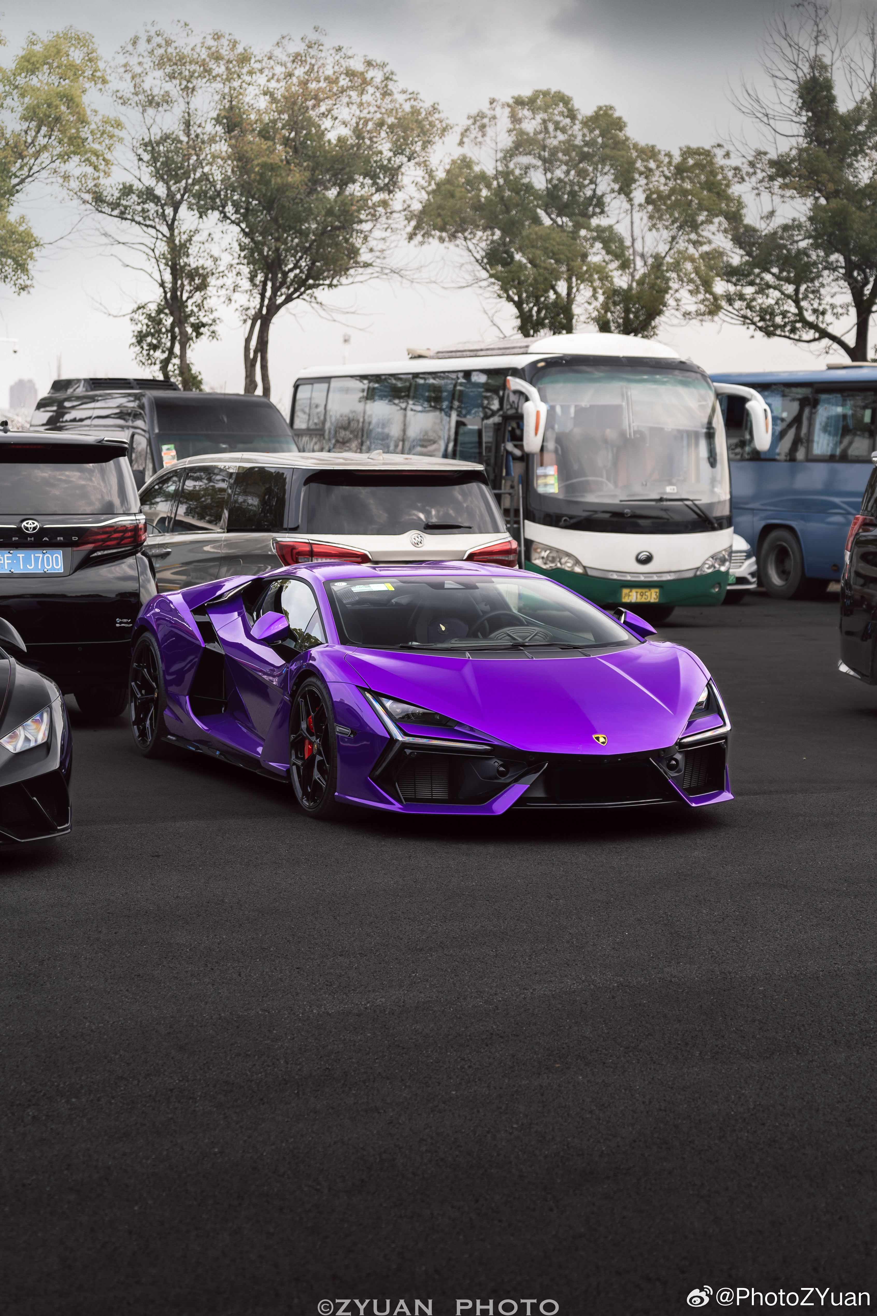 📸一台 Viola Pasifae 配色的Lamborghini Revuel