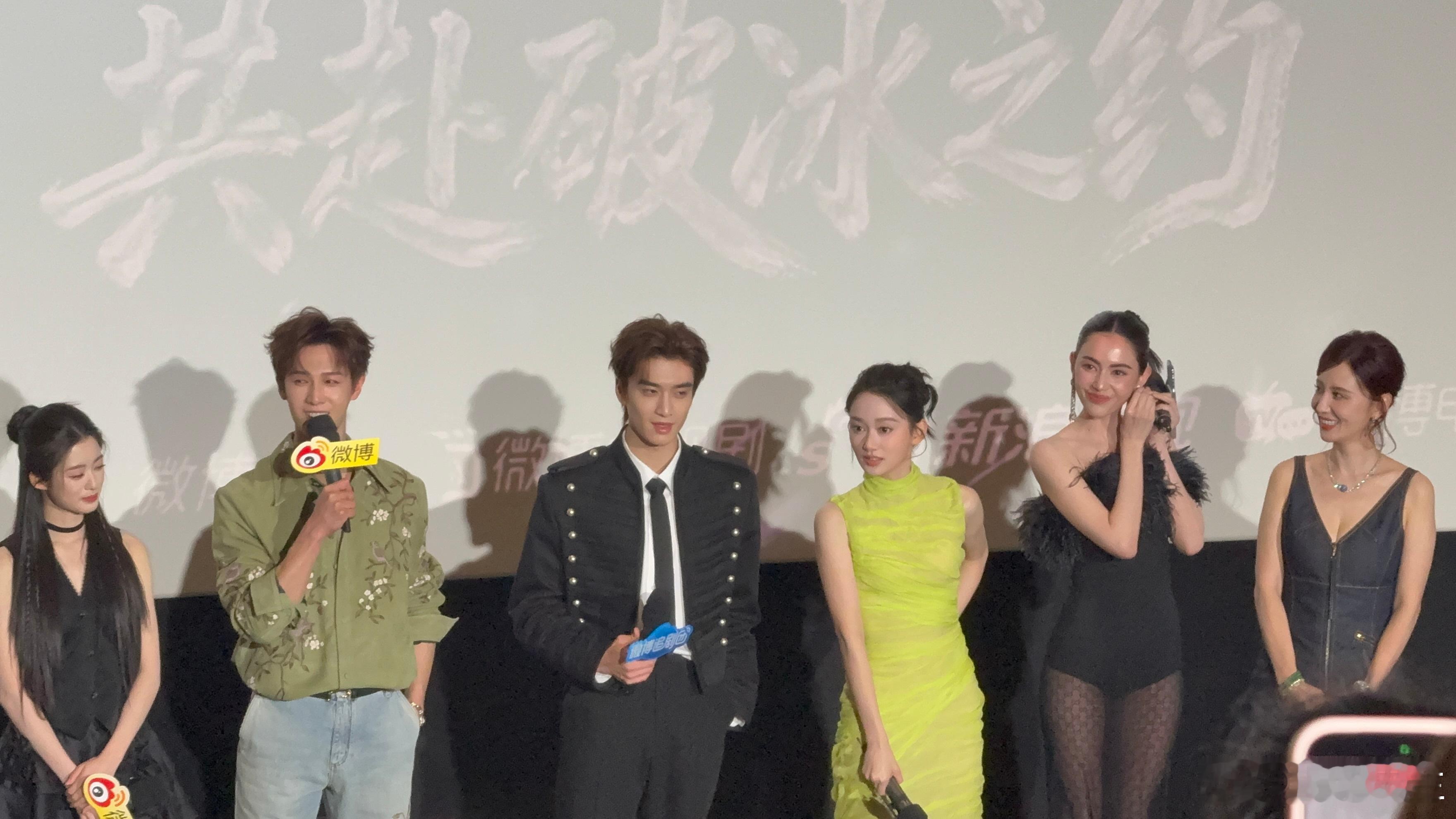 张萌爆料李昀锐张康乐穿老头衫 真的很好奇，两个身高180+、身材管理满分的帅哥，