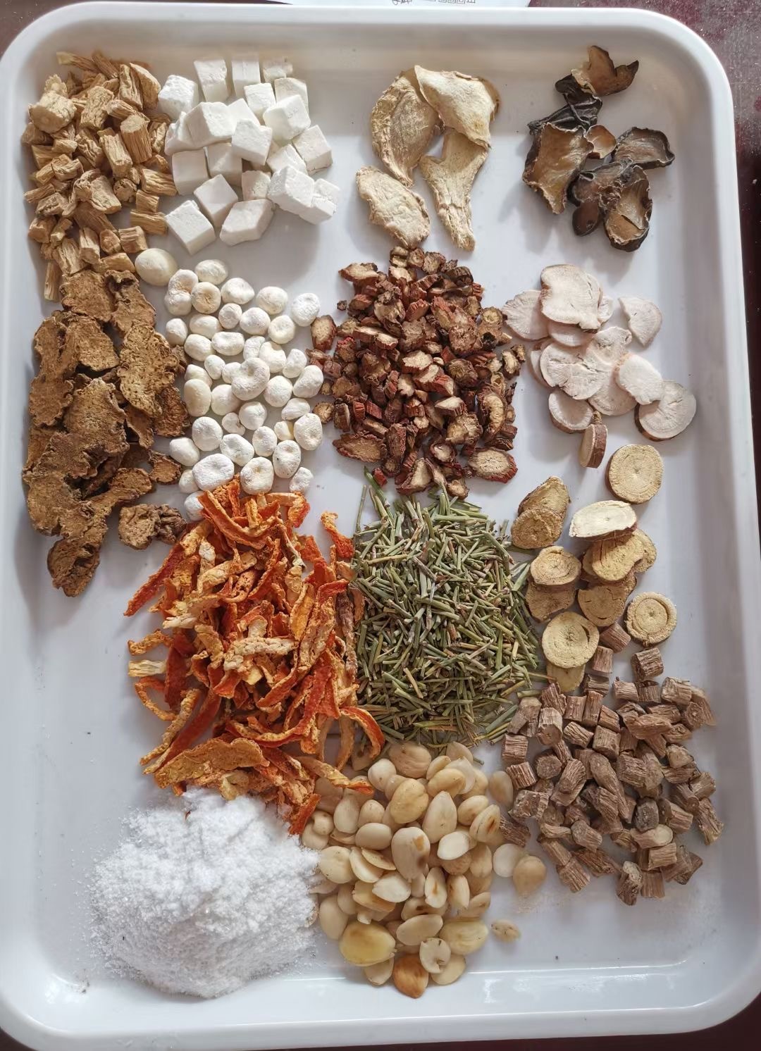 一定要善待自己的母亲，因为她的大半生都是在为你而活。也少跟她说一些难过的事，她帮
