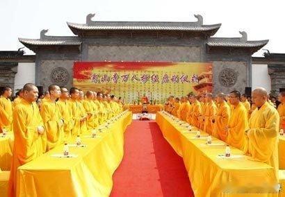 【抄经的十大功德】一、 从前所作种种罪过，轻者立即消灭，重者也得转轻；二、 常得