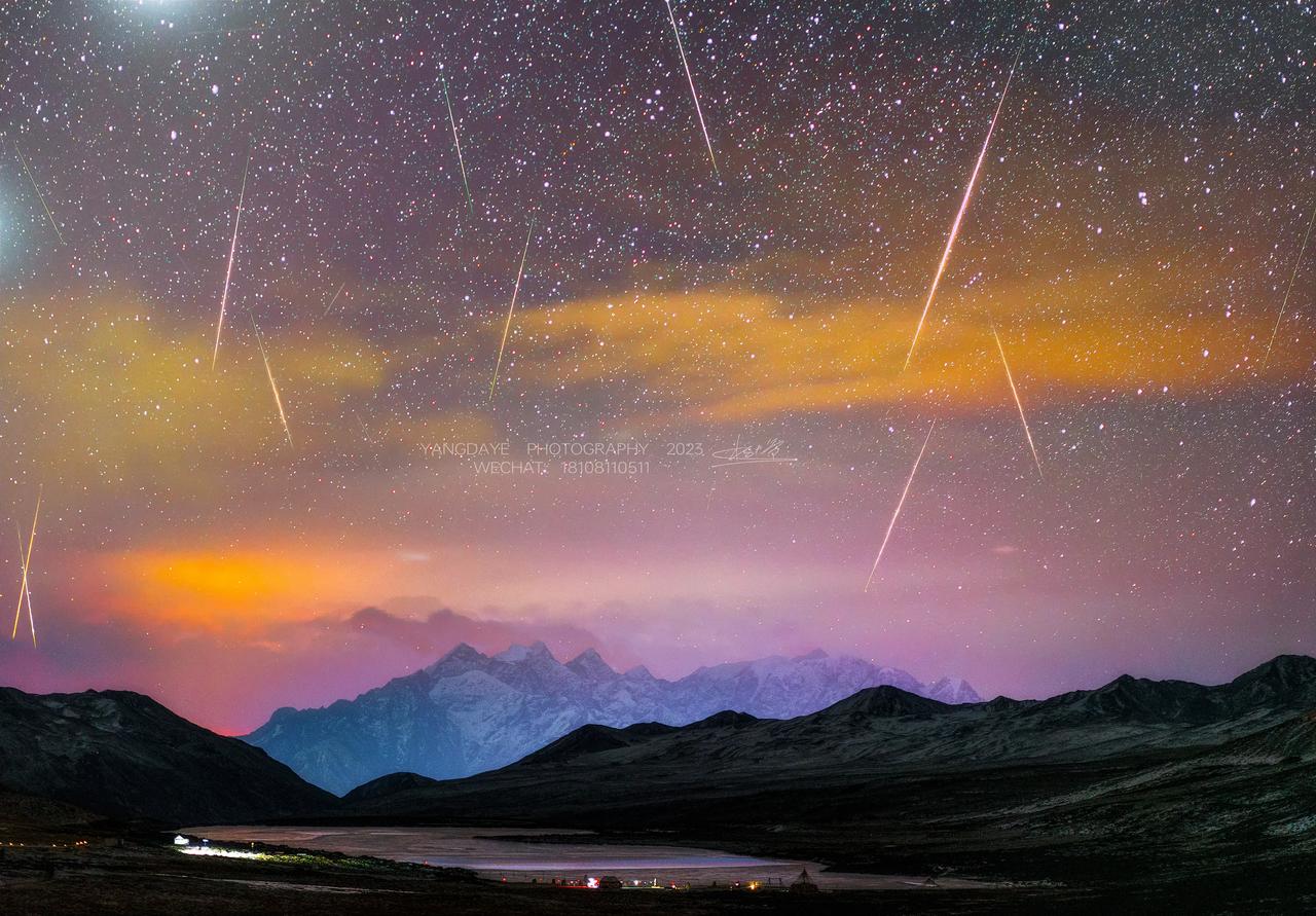 星空璀璨，流星划过。双子座流星雨最后一天果断变更红海子，使用55-1.8镜头要局
