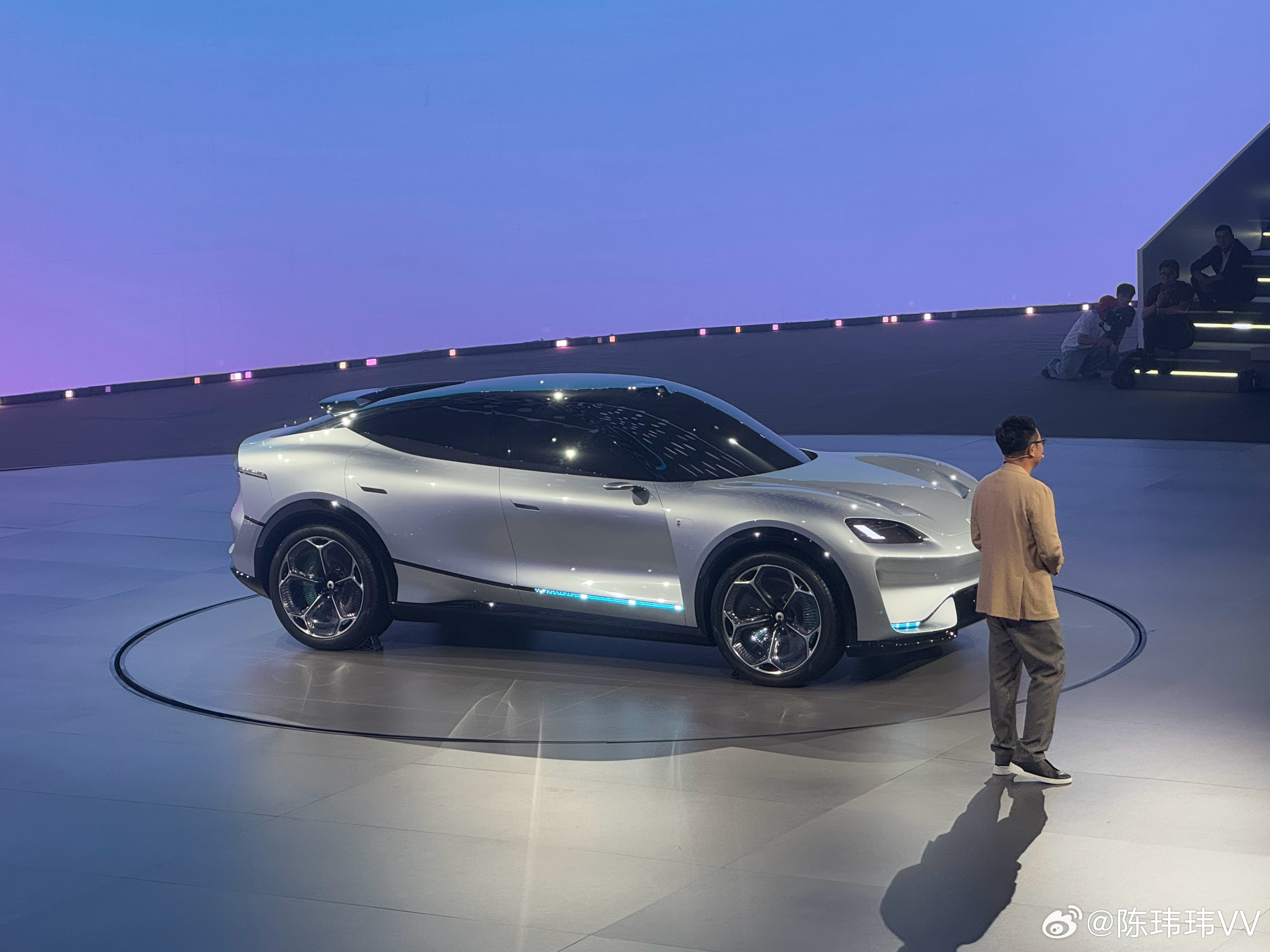 AIVA ME7 配色很赛博 