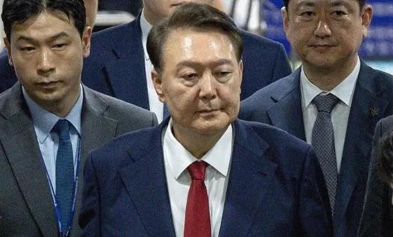韩国前总统尹锡悦再次被收监，现在最难过的就是其夫人金建希，不仅担心尹锡悦会把牢底