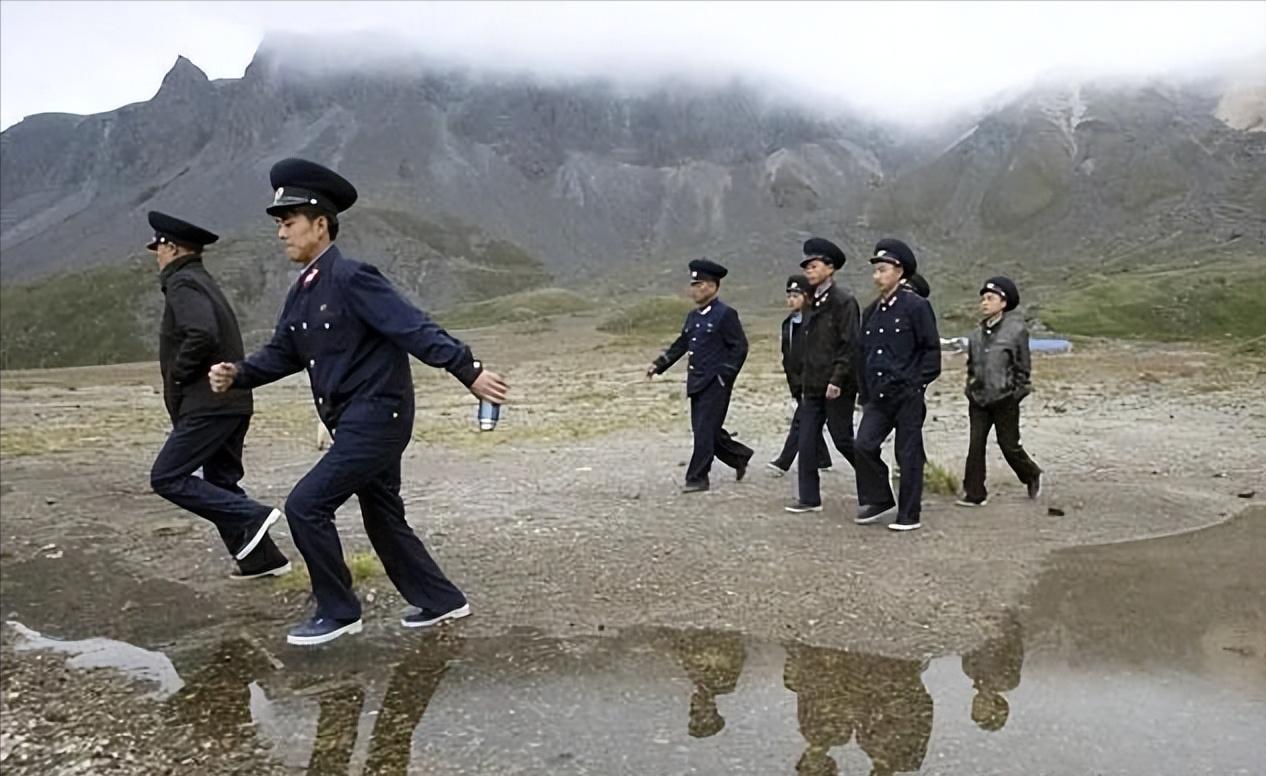 7月下旬，韩媒突然曝出重磅消息：整整一个月时间，近1万名朝鲜工人，从朝鲜新义州统