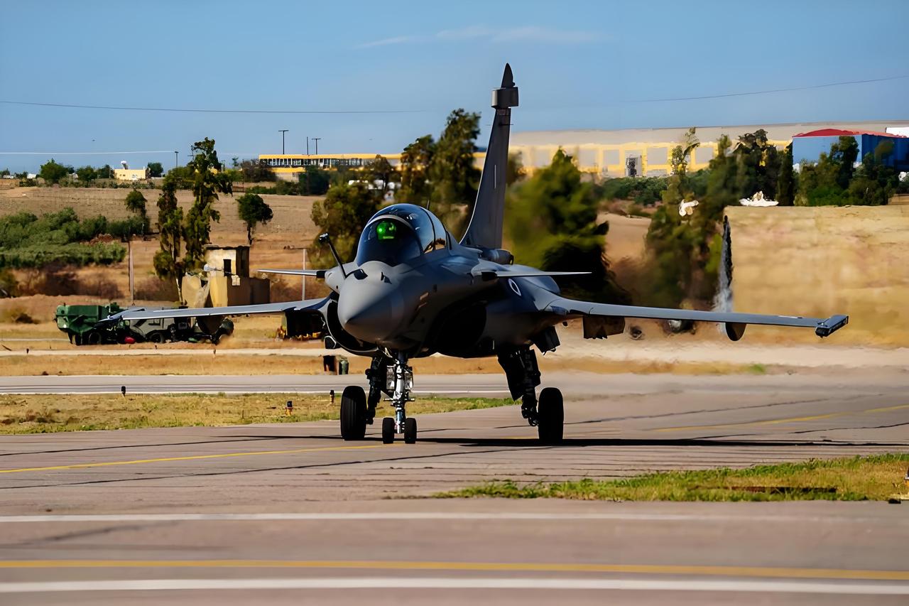 48小时以牙还牙，解放军舰队现身日本家门口。

东部战区133号舰艇编队突然穿越