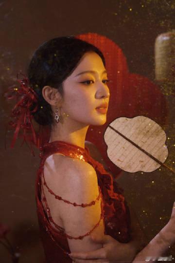 王楚然首次登上央视春晚 王楚然首次登上央视春晚太让人期待啦！她那高挑曼妙的身材穿