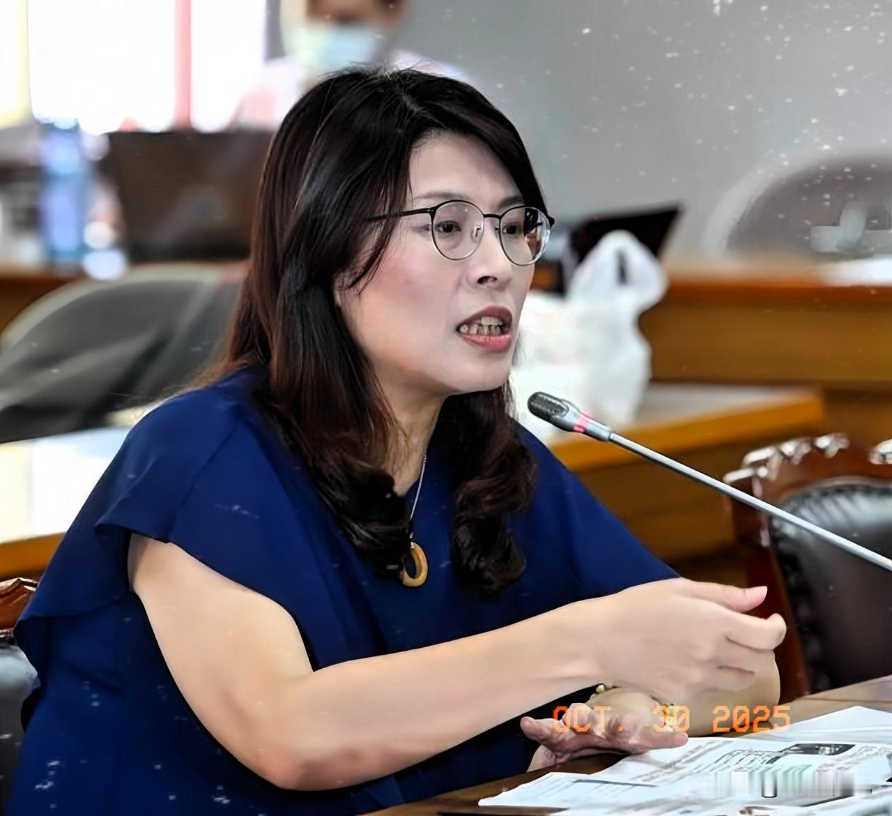 面对国民党即将卸任主席朱立伦卸任前率领211名党务干部集体辞职的猝不及防“人事清