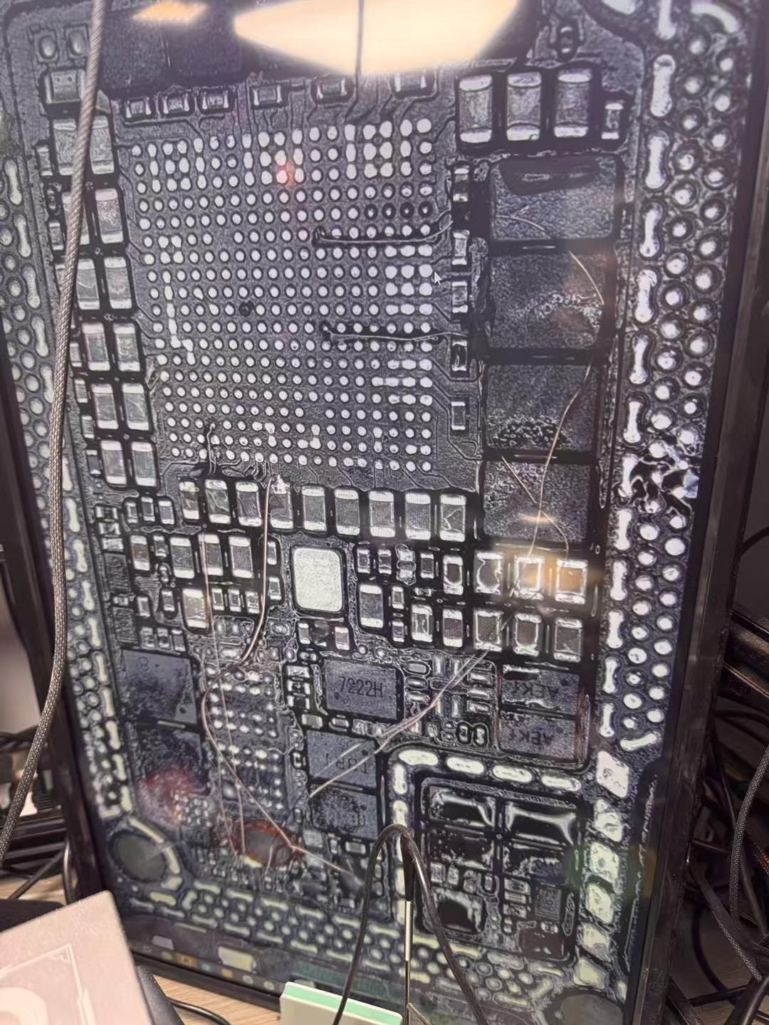 脑瓜子虽然是疼了点，但是这块主板烧穿的机器还是修好了技术分享 手机维修