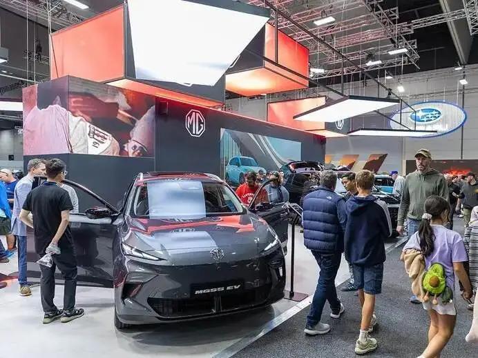 刚才刷到个数据，真把我惊了一下。

今年3月，澳洲每卖出5辆新车，就有1辆是带电