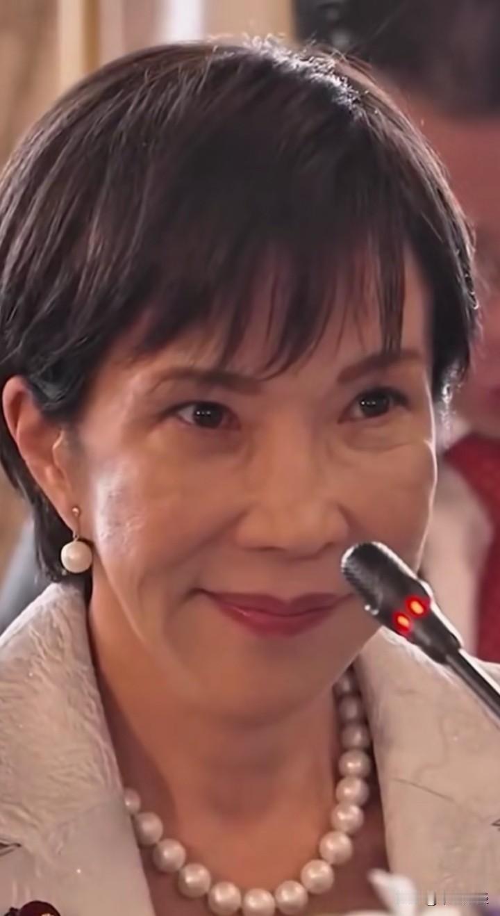 【目光犀利的作用】特朗普访日期间，高市早苗那犀利的目光，令特朗普都有些不自在！