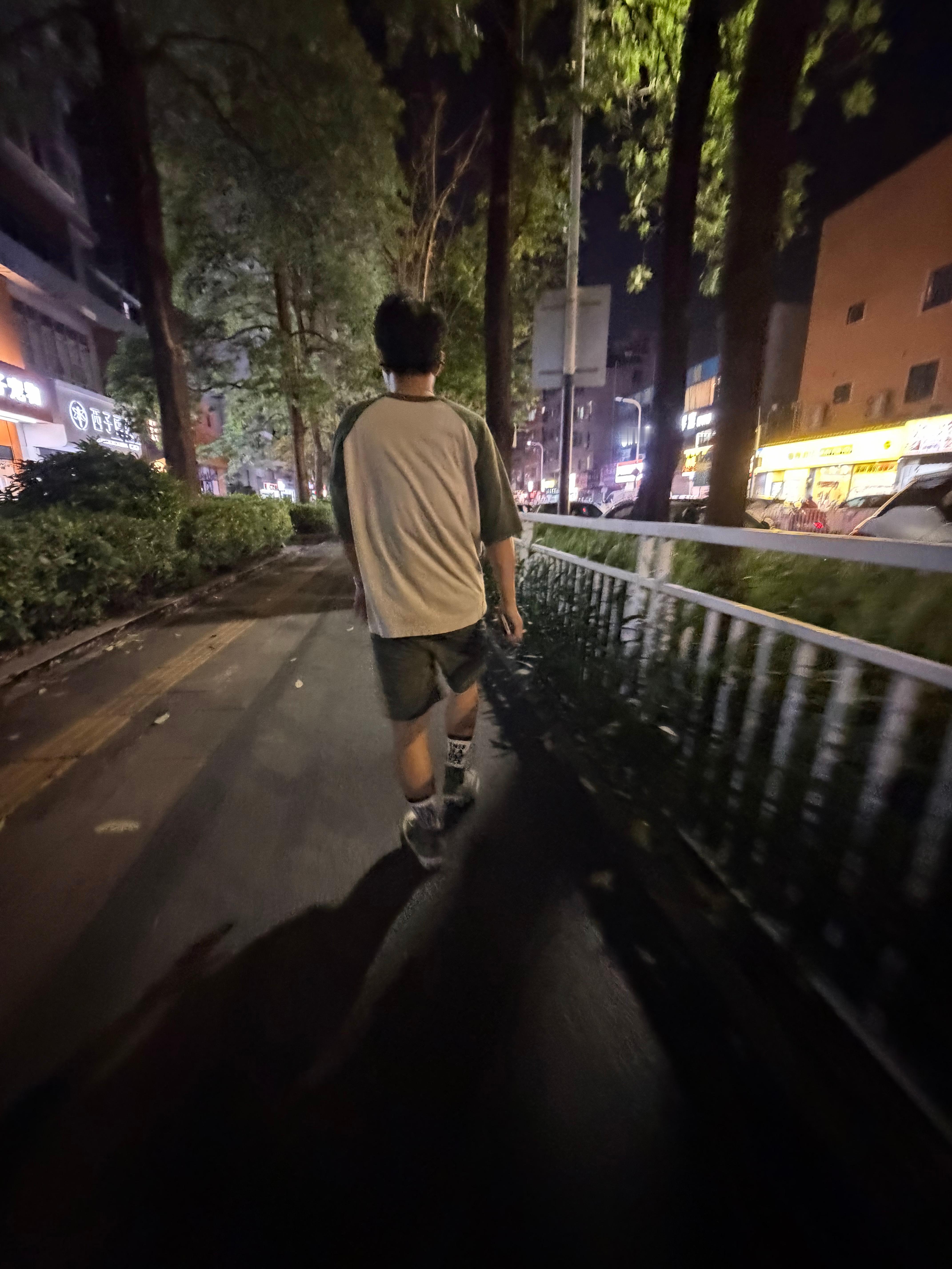 深圳太小，下班走路8公里，遇见同事 