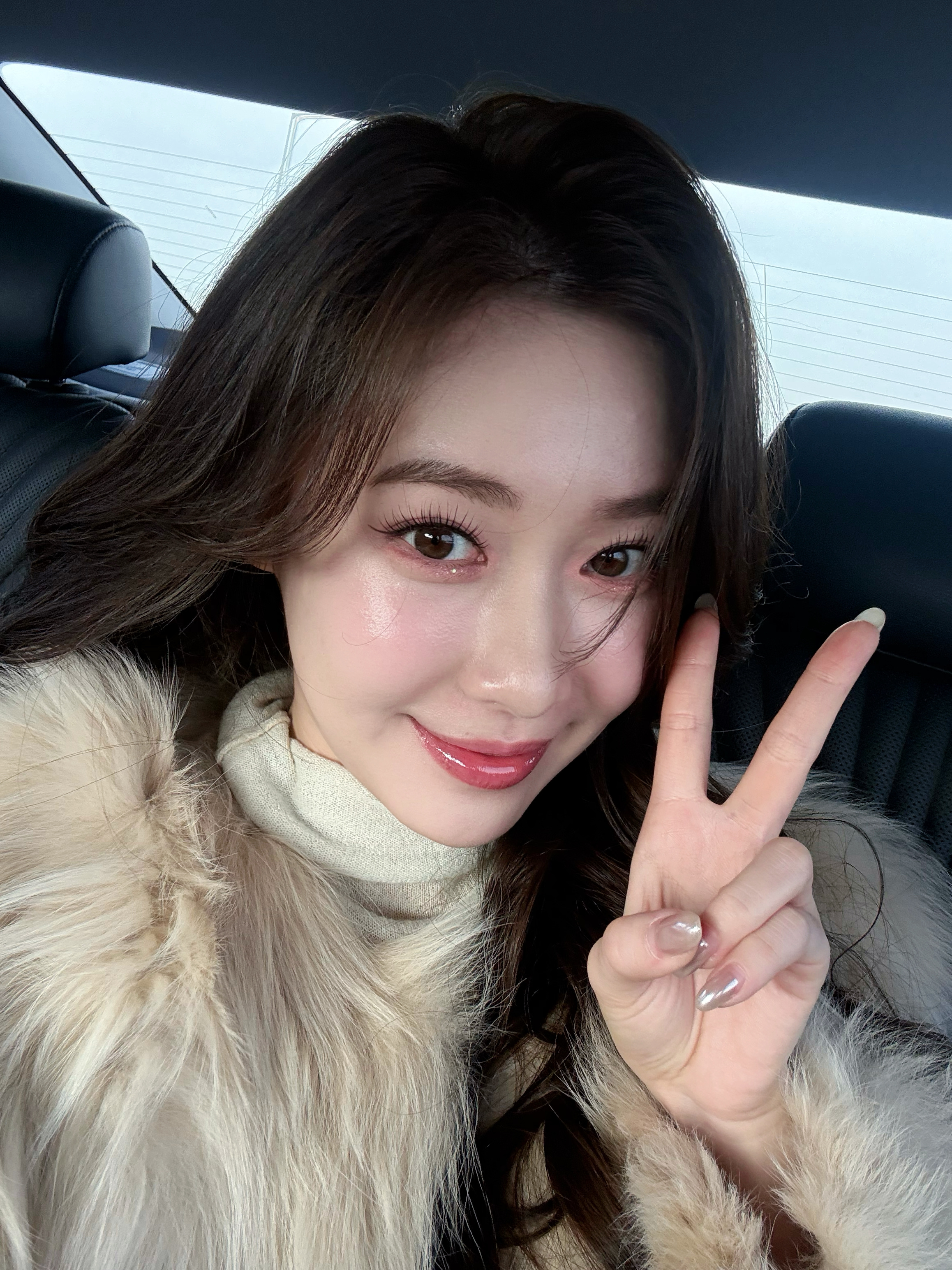 素材整理进度条10%韩国这边妆造确实是很厉害的 一直在偷学 下次去还要画！腮红+