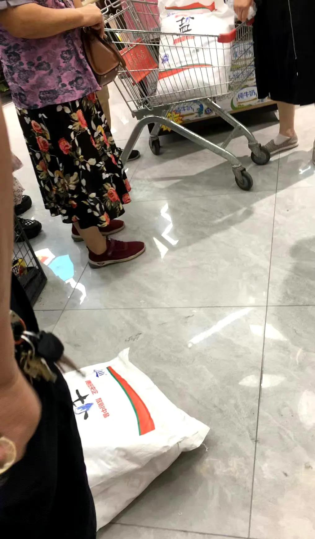 大爷大妈们你们慌什么？不知道中国是世界上产盐最多的国家吗？

由于日本政府极度自