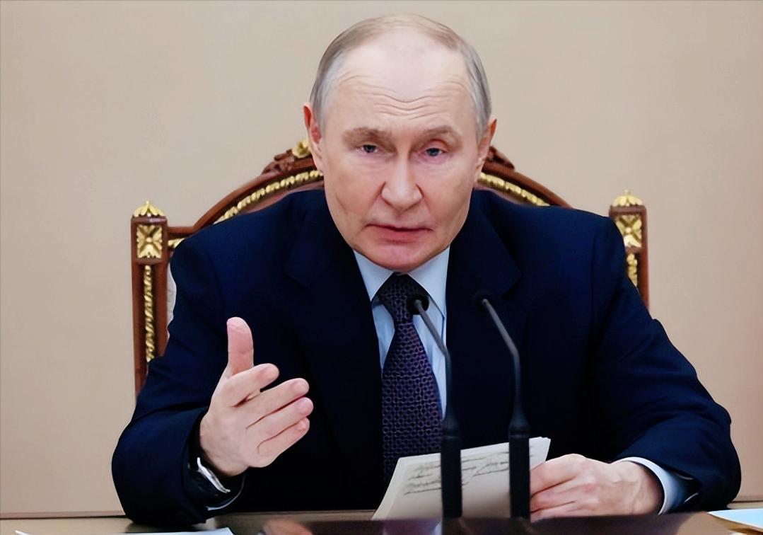 俄乌冲突拖到现在已然迈入第五个年头，这场持久战的负面影响再也藏不住了，普京在政府
