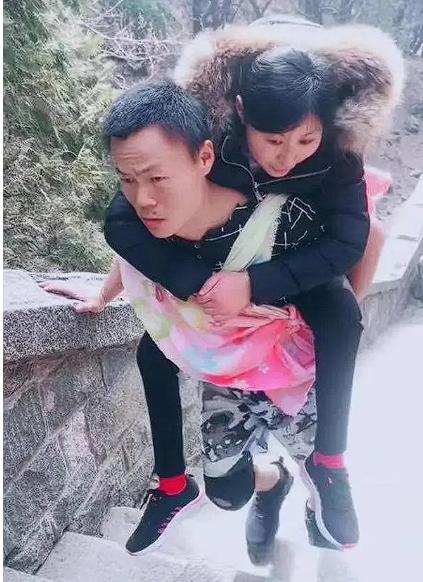 “这就是爱！”2008年，山东21岁女子为爱私奔，不料翻墙的时候摔成瘫痪，男友知