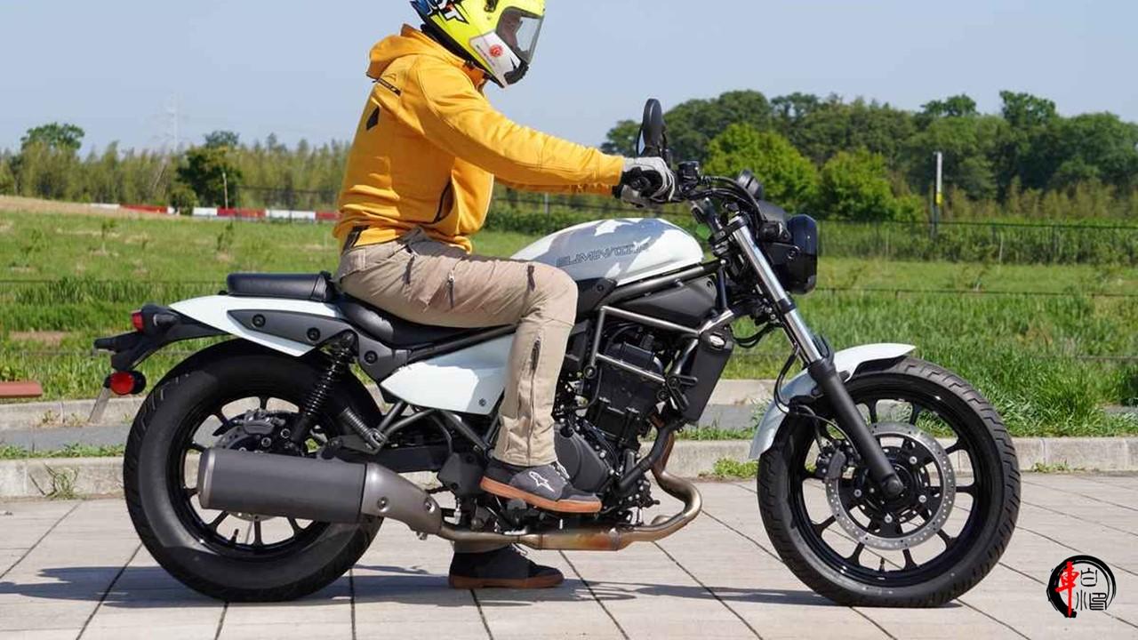 #头号新车#
川崎Eliminator 500复古巡航车即将在台湾发布，这可能预