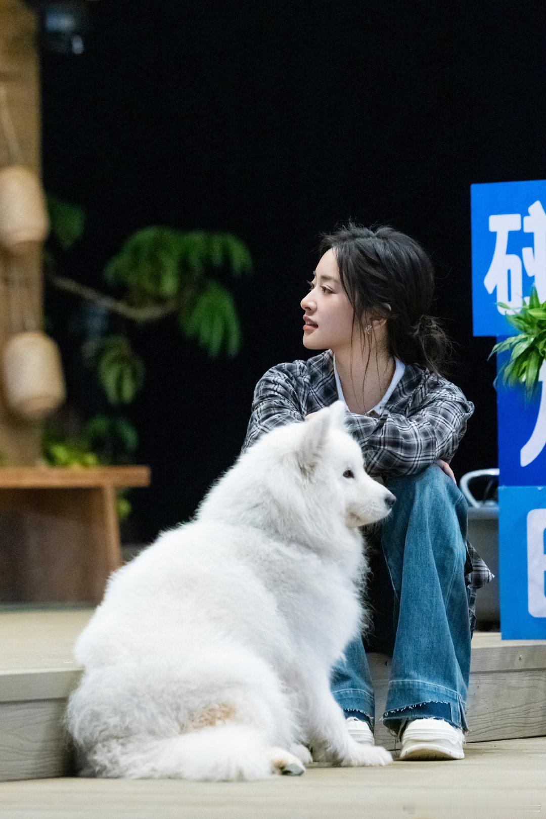 沈月直播亲爱的客栈 《亲爱的客栈》MVP沈月，每天在自己的岗位上坚守，贴心服务客