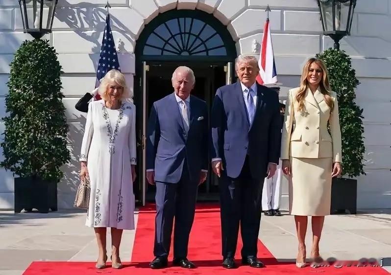 都说特朗普嘴巴厉害，谁也别想占便宜。
直到他碰上英国来的这位77岁的“老国王”，